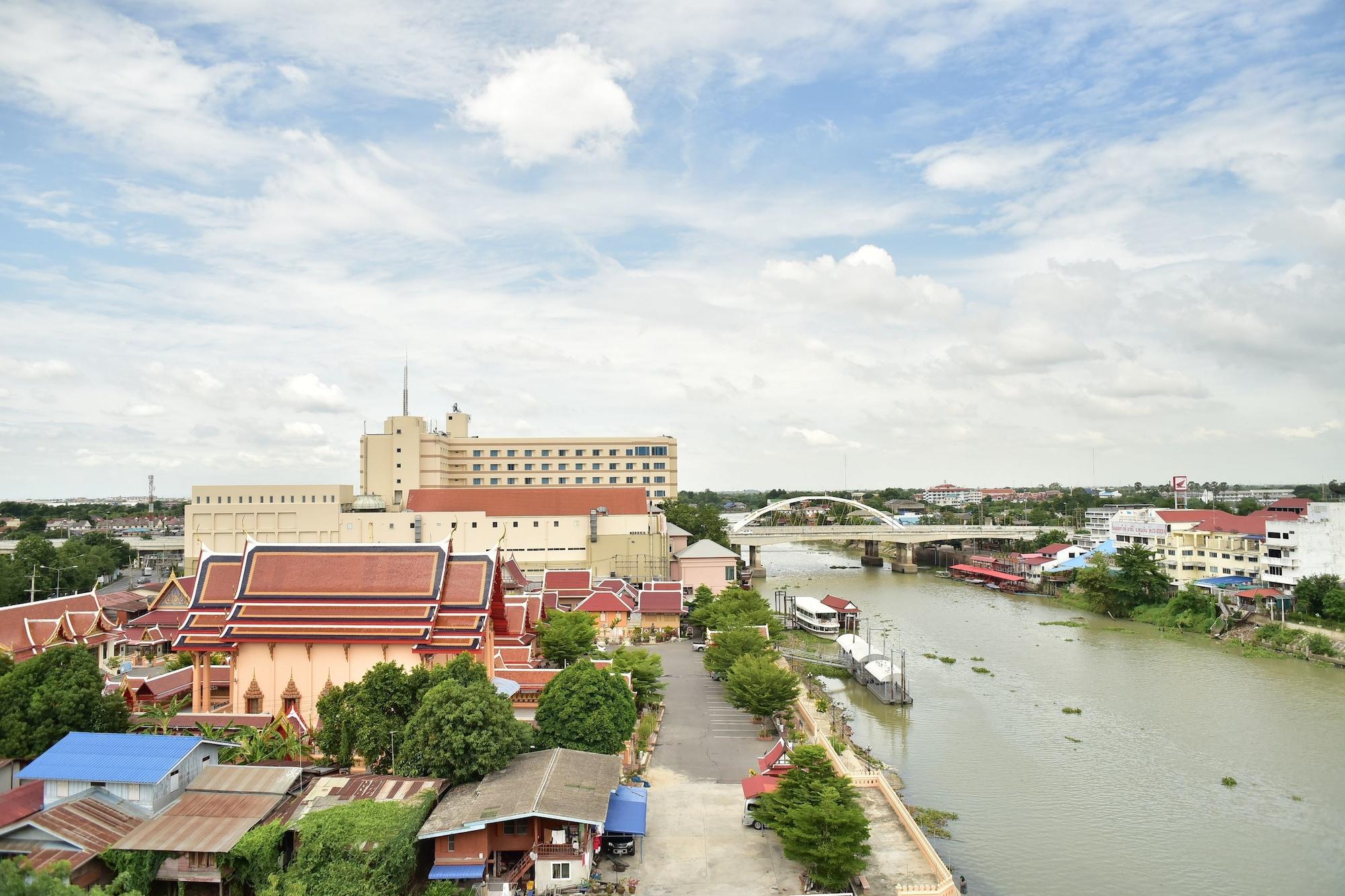 Ayothaya Riverside Hotel Ayutthaya Bagian luar foto