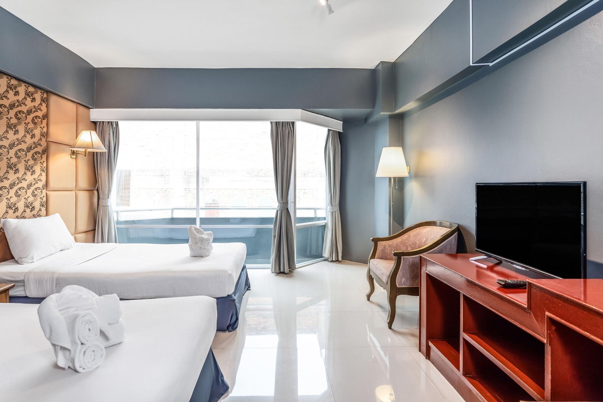 Ayothaya Riverside Hotel Ayutthaya Bagian luar foto