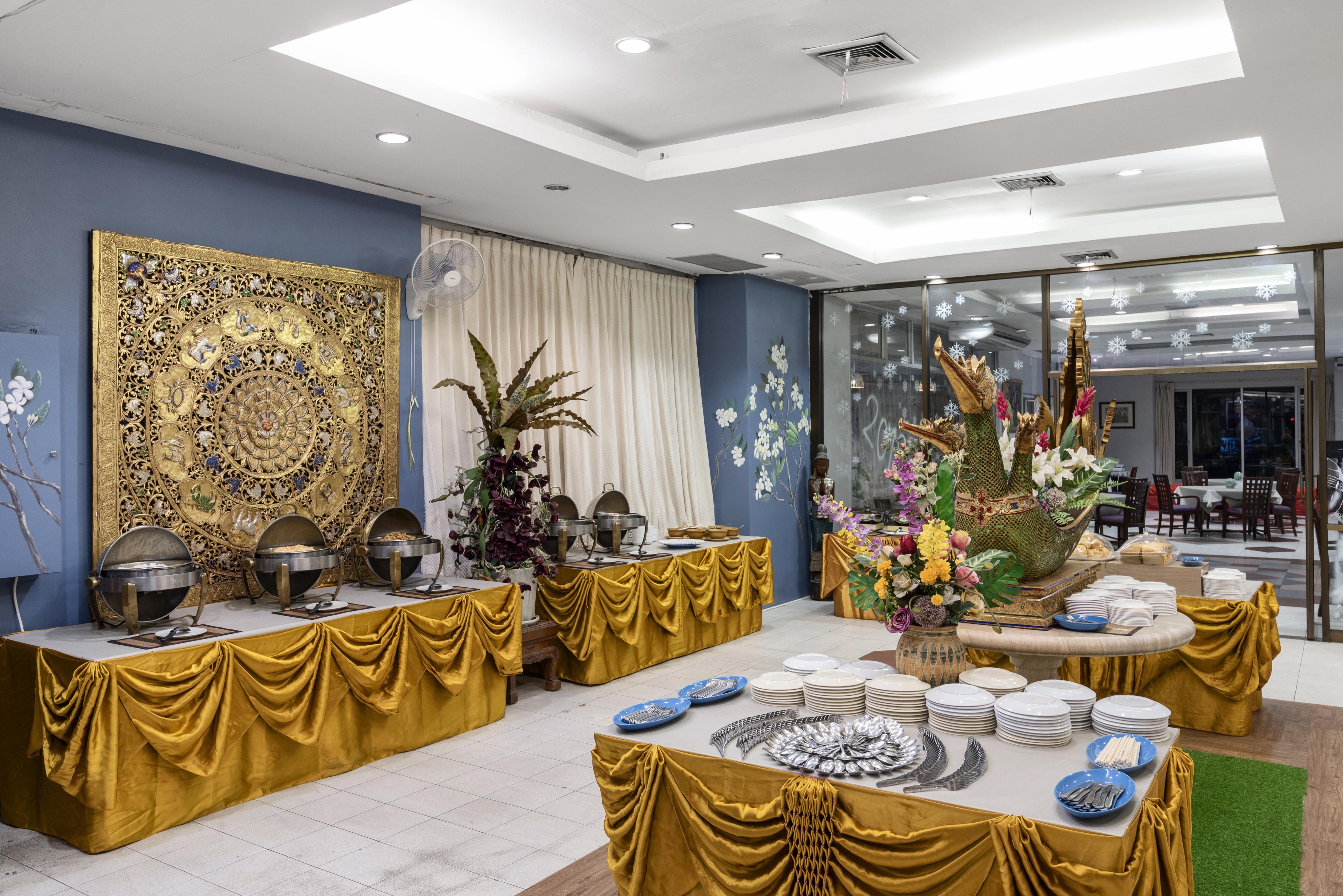 Ayothaya Riverside Hotel Ayutthaya Bagian luar foto