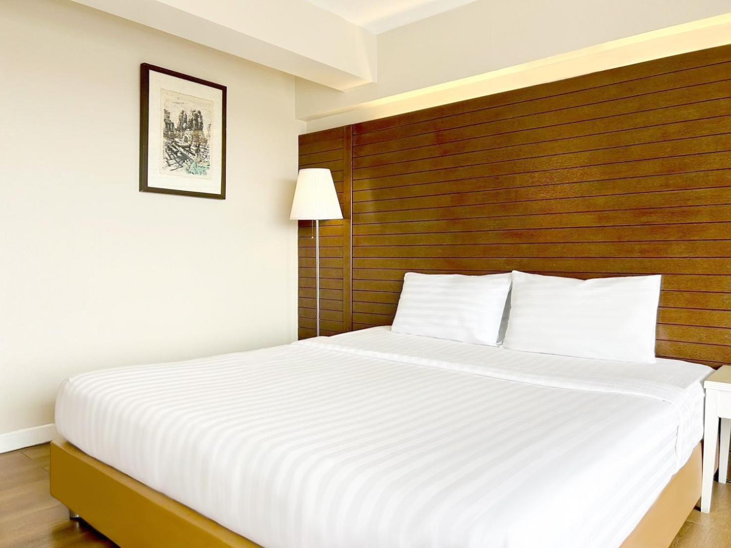 Ayothaya Riverside Hotel Ayutthaya Bagian luar foto