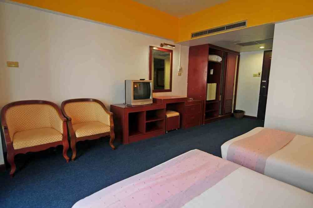 Ayothaya Riverside Hotel Ayutthaya Bagian luar foto