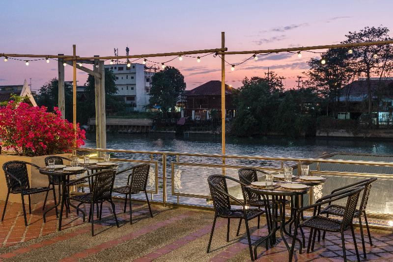 Ayothaya Riverside Hotel Ayutthaya Bagian luar foto